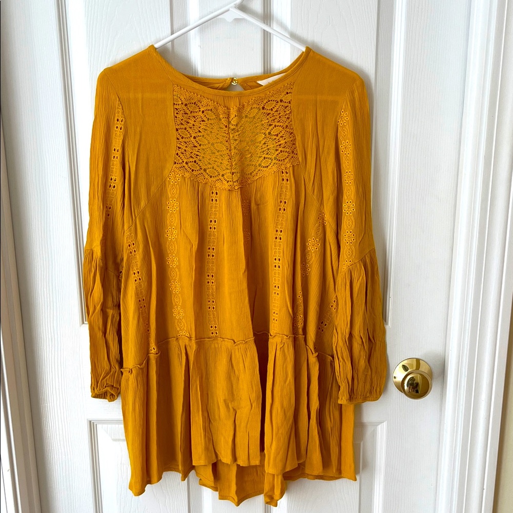 Boho style deep yellow tired top. Keyhole back. Small